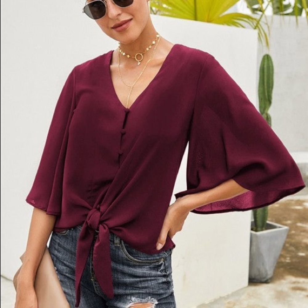Wine Top with Fluttering Sleeves